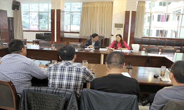 各种姿势玩小处雌女TXT视频