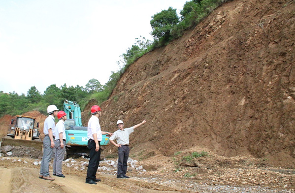 各种姿势玩小处雌女TXT视频